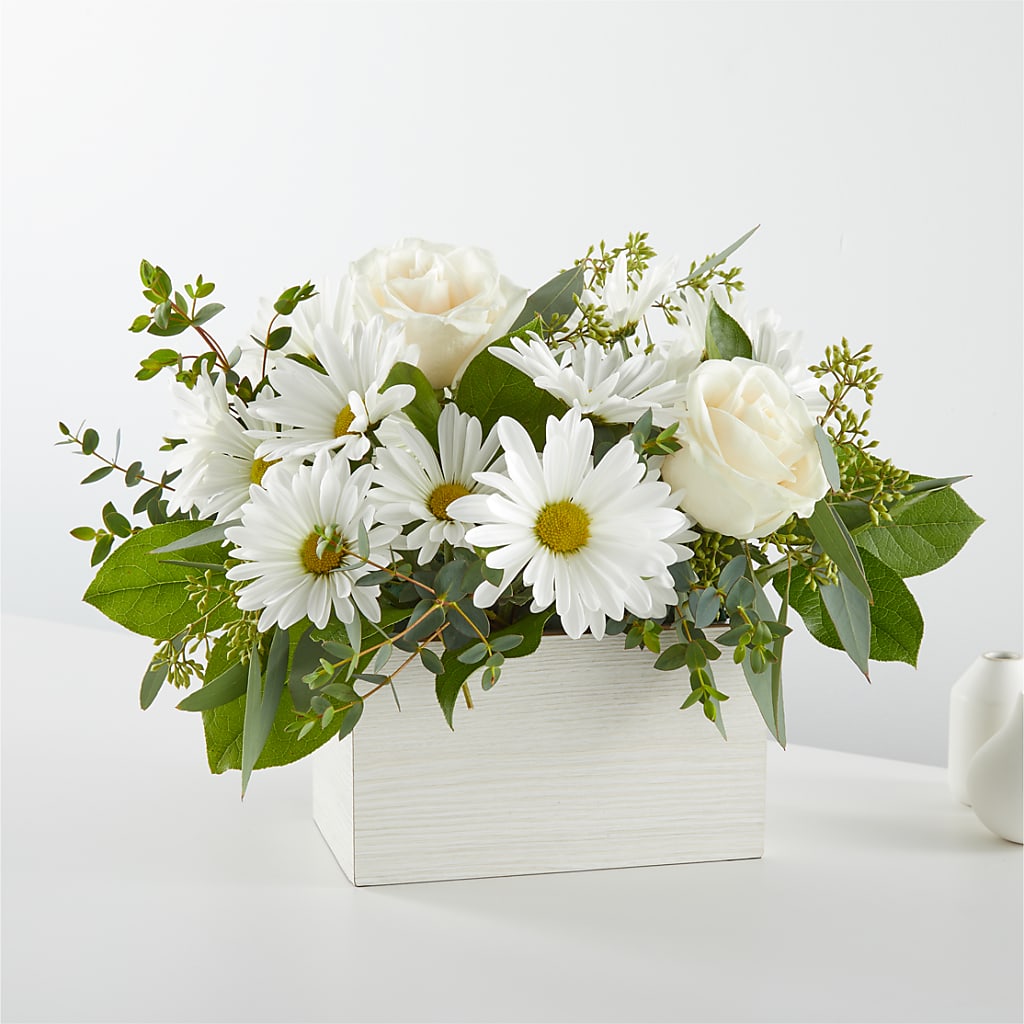 Fresh Linen Box Bouquet – Central Market Florist #138, Latham NY
